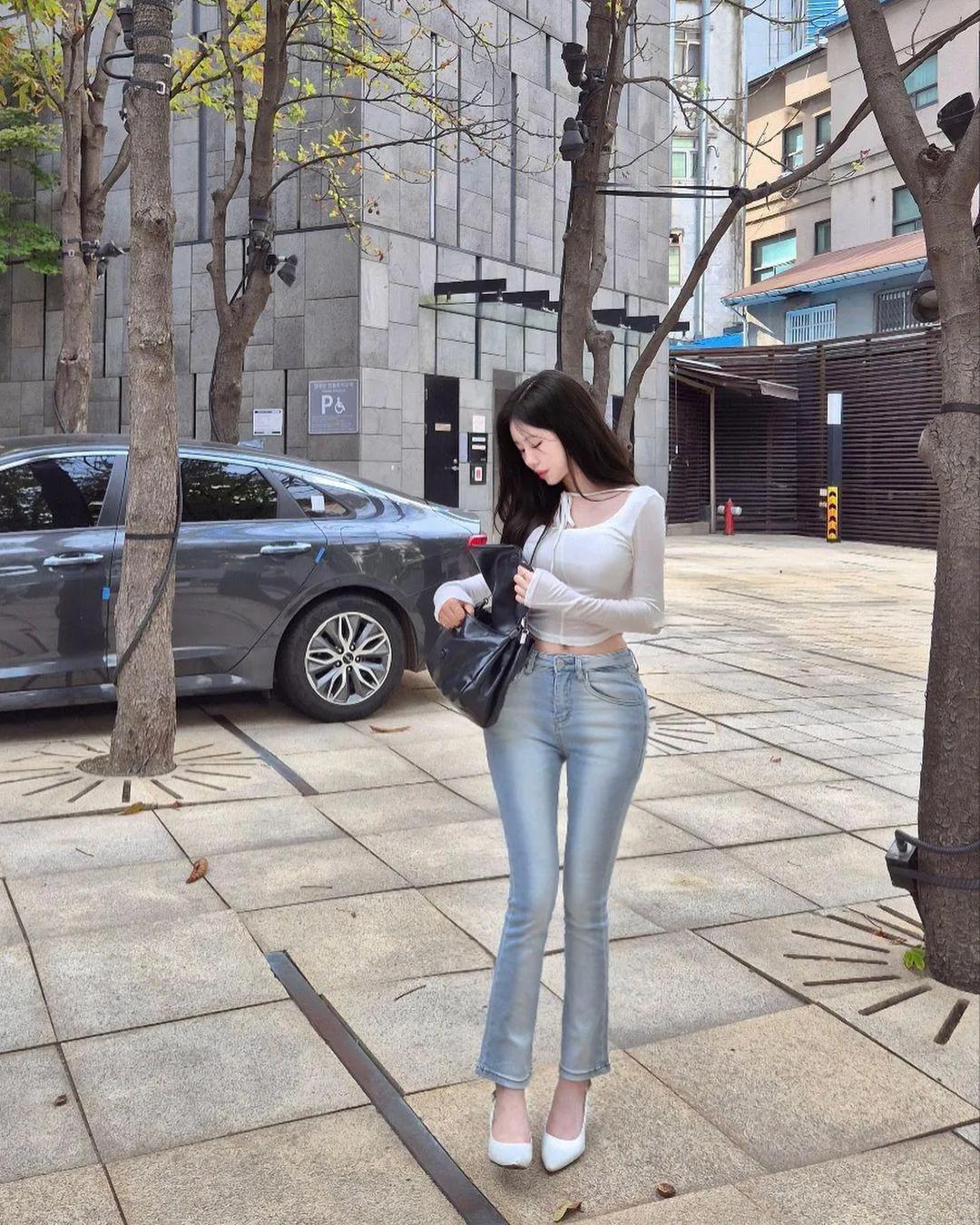 飘然自有姑射姿
#谁家玉女俏容颜# #去俏佳人。# #翩翩修仙女# #时尚美如画