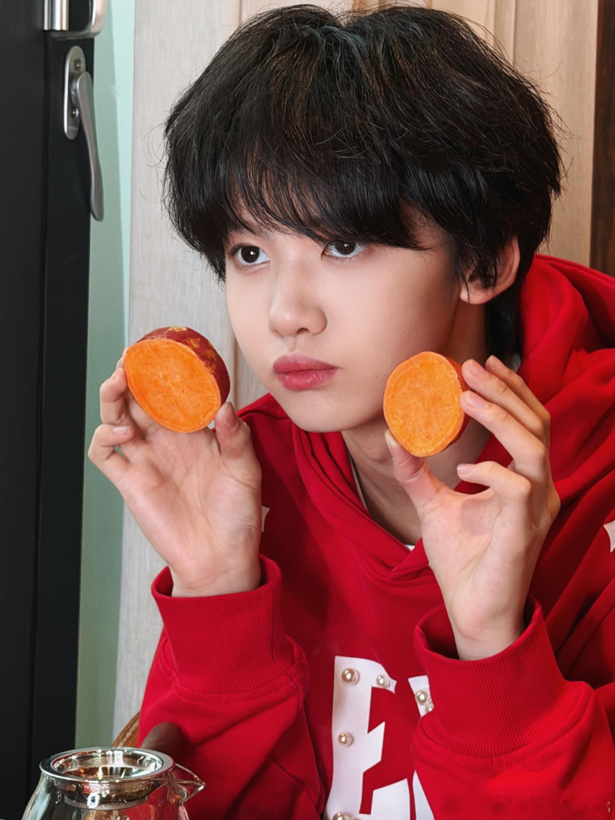 张奕然西双版纳明信片这个张奕然太可爱了吧，一露面就吸粉 欢迎了解奕然