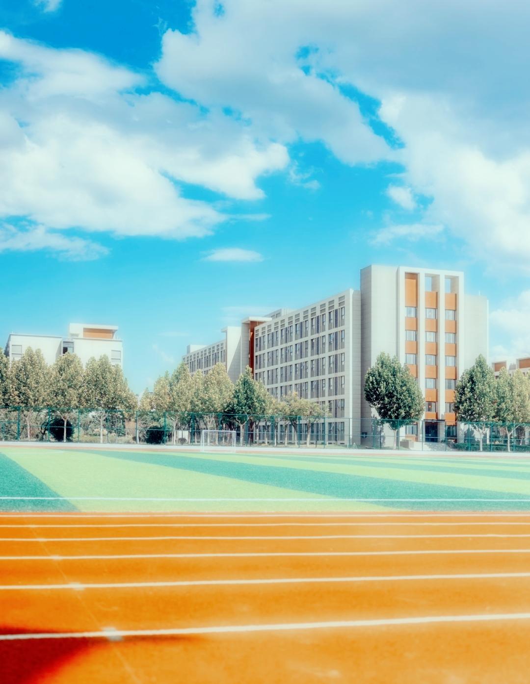 高中生要五六点起床合理吗?整体来说：对高中生很常见，但从健康角度不算合理，长期很