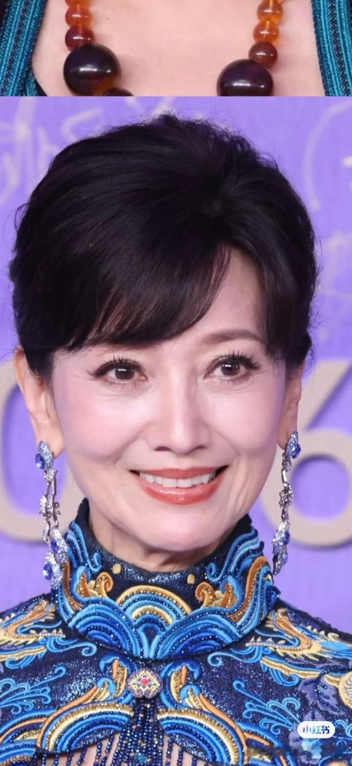 73岁赵雅芝的生图，才是真的岁月美人！
谁看这组高清怼脸生图不愣神啊！
完全没有