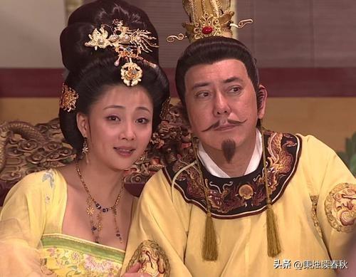 帝王将相各有心思。安禄山他是想借重杨玉环固宠在皇上面前的权力。因为皇上喜欢杨贵妃
