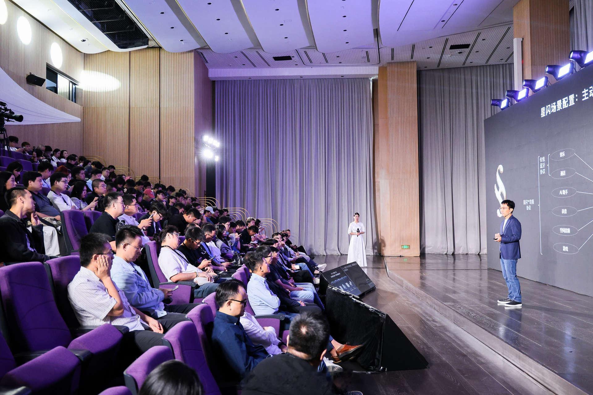 星闪定义无线耳机音质天花板 在今天举办的HUAWEI SOUND华为悦彰及音频新