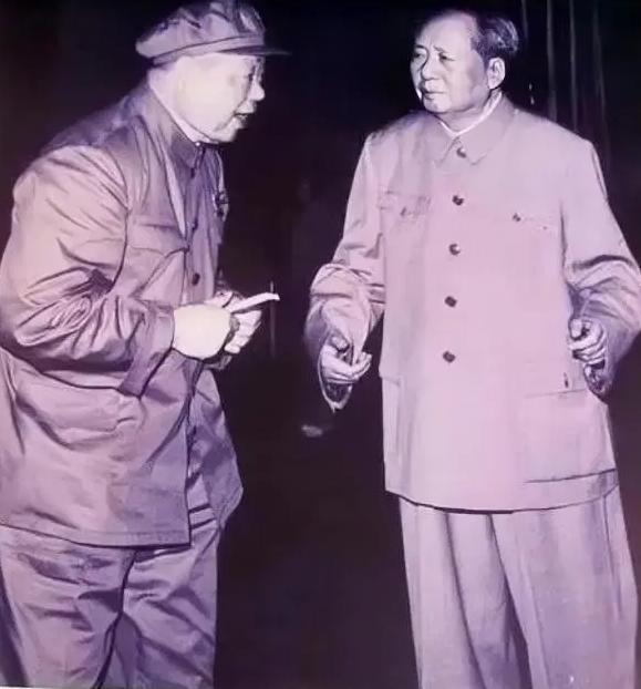 1951年，陈锡联请毛主席为炮兵学校题词，手迹送回来后，发现主席把“炮”写成了“