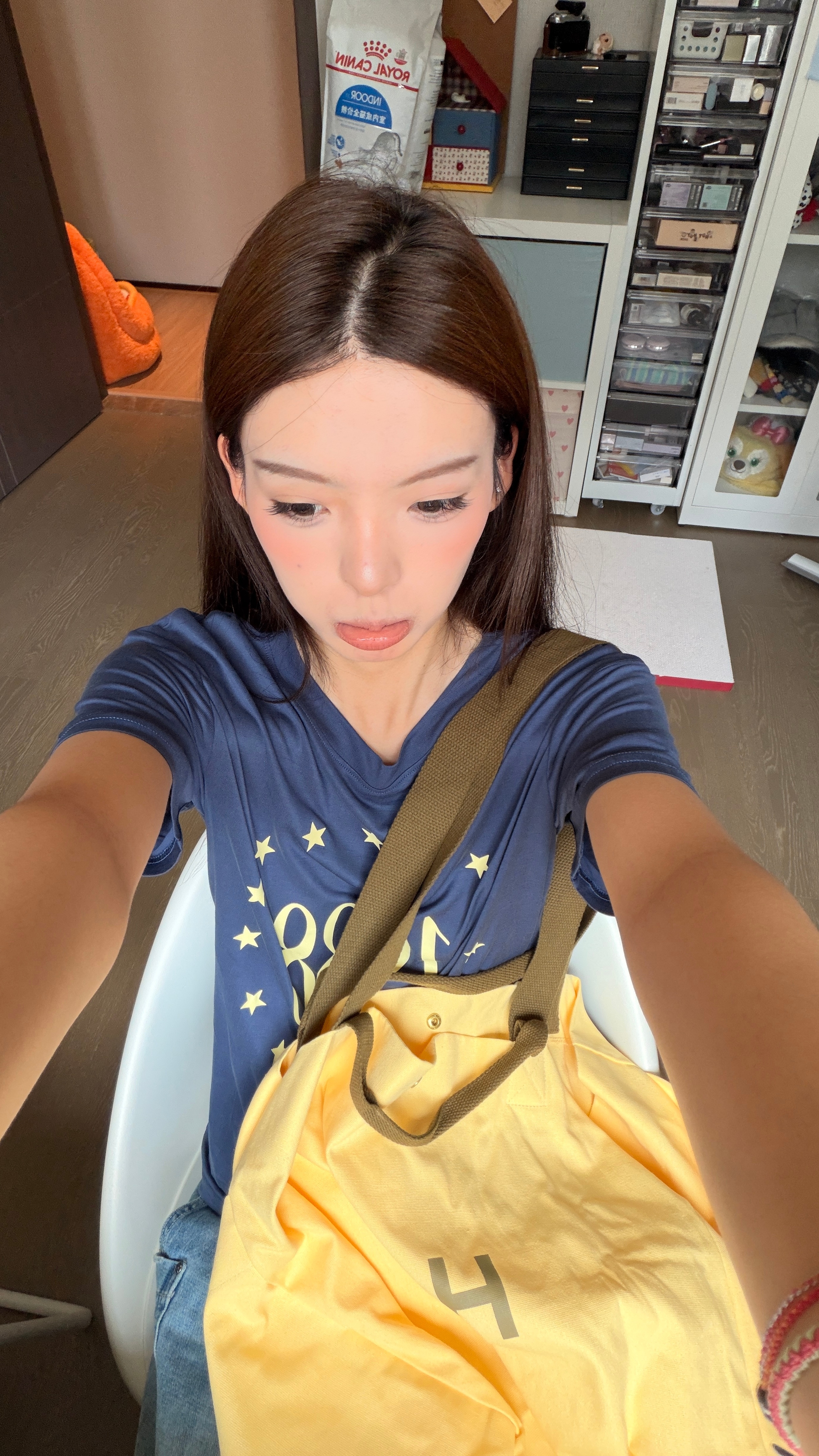 已上工。这一次选了很多有短袖的咧 