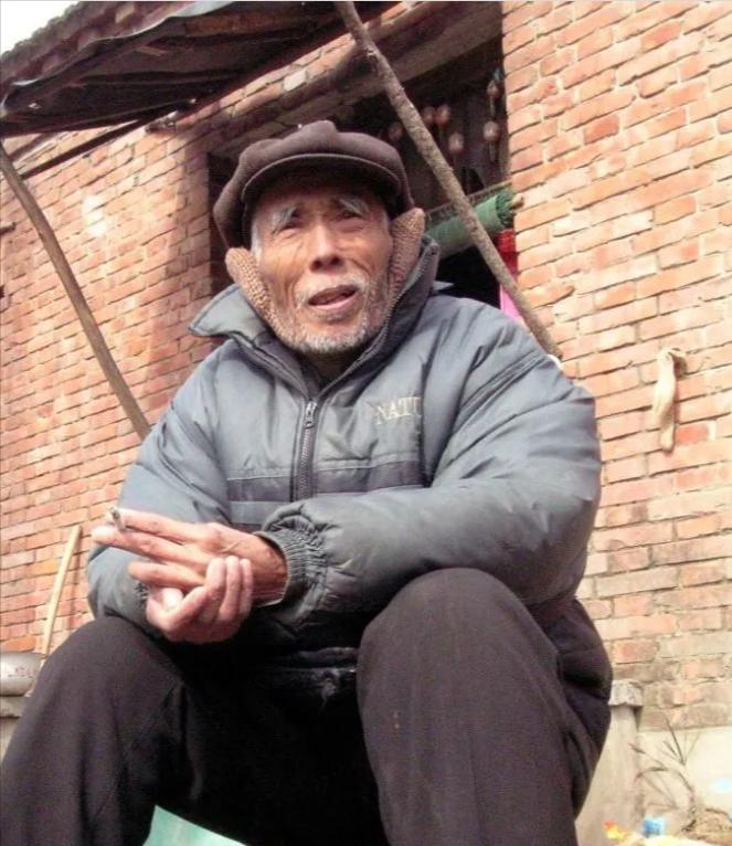 1949年，敌人让杨钦典，把白公馆剩下的19名地下党员全部杀了，这时，一个地下党