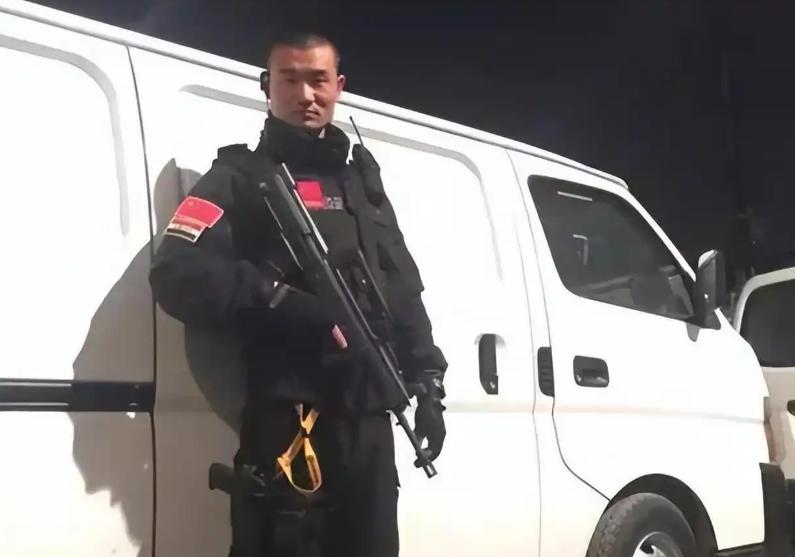 2012年，陕西一小伙为了百万年薪，签下死亡合同，冒险到伊拉克卖命当“雇佣兵”，
