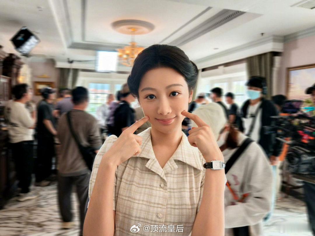 杨紫的葡萄眼真好看呀，五一也在剧组🧱，期待董竹君。