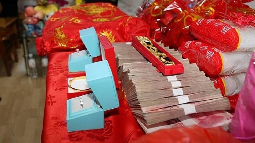 未来儿媳跟我说，她结婚要求就三个，第一就是彩礼6.6万归小两口；第二父母子女分开