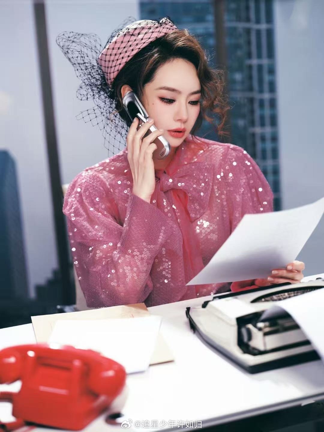 戚薇也被父母硬控过戚薇你的童年我的童年好像都一样  谁还没被戚薇戳中！录《大侦探