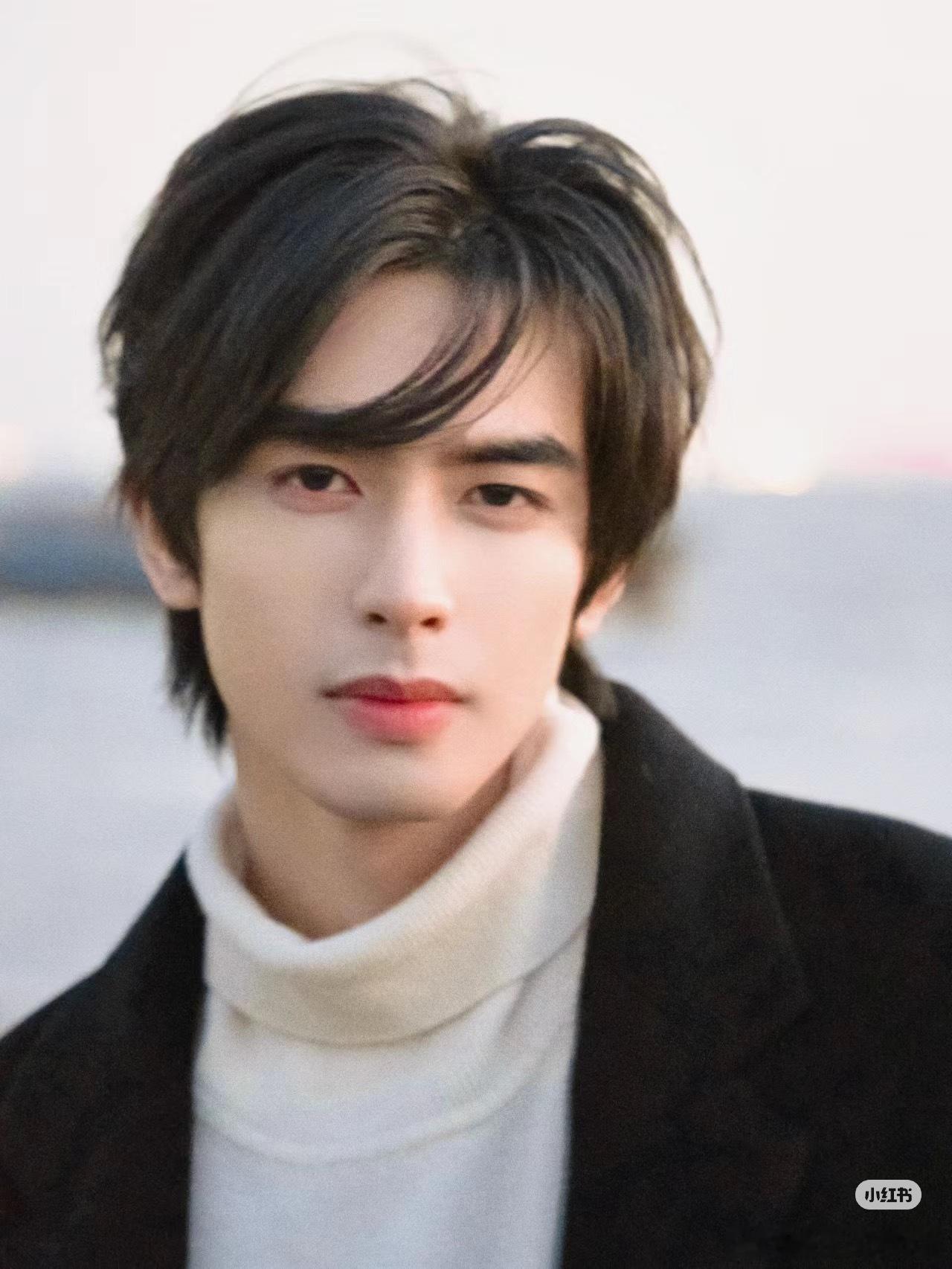 芒果TV新剧《野狗骨头》根据休屠城的同名小说改编主演：宋威龙、张婧仪导演：刘俊杰