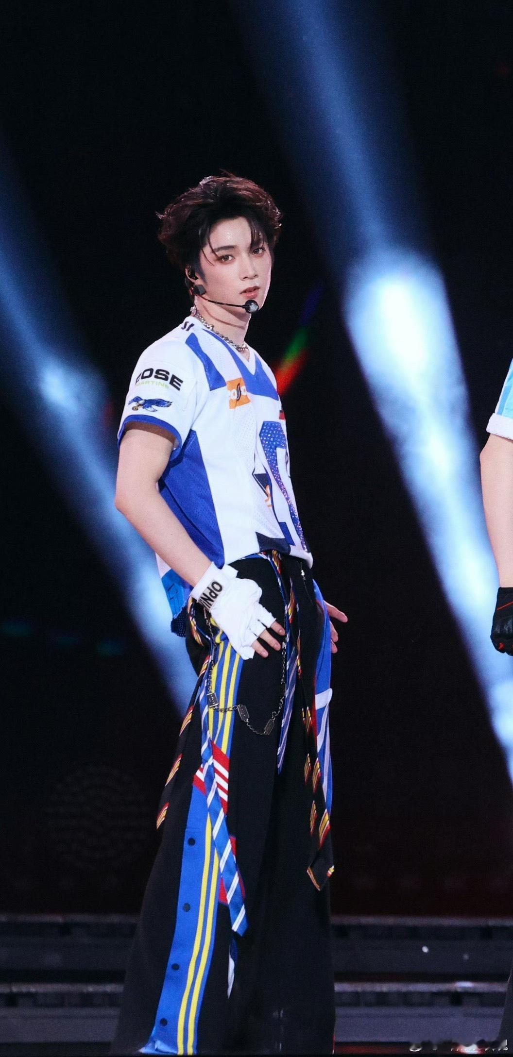 顶级45度男模 