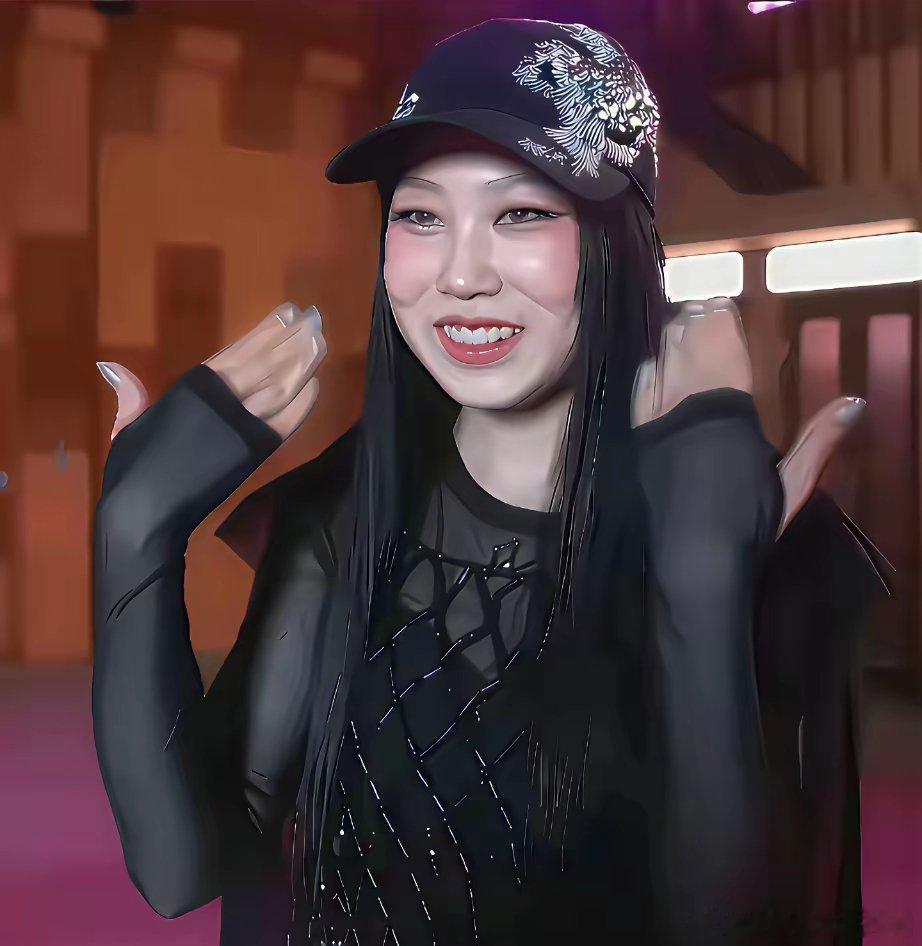 看到沈佳润的妆容造型，我真的忍不住怀疑，那位号称顶级的化妆师王亚飞，到底够不够得