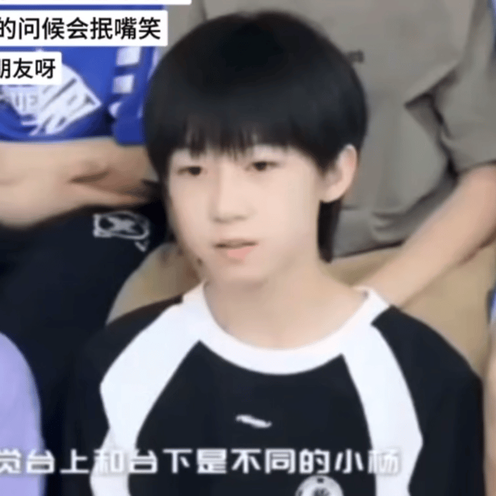 圆脑袋大眼睛小表情咋那么可爱 ​​​