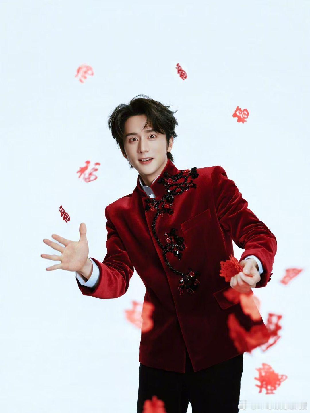 原来春晚没玩上魔术的是张新成 紧急呼叫道具组！快把魔术牌送到张新成家，抚慰一下这