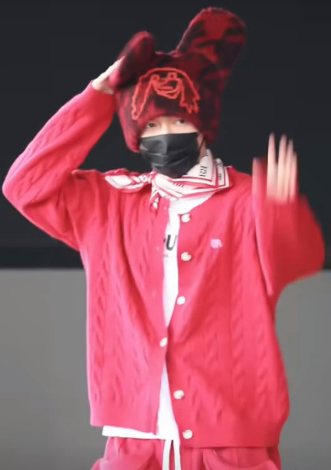 张艺兴学乐器天赋这一块莲咪好可爱张艺兴不齐舞团一起跳大花轿原创音乐制作人张艺兴