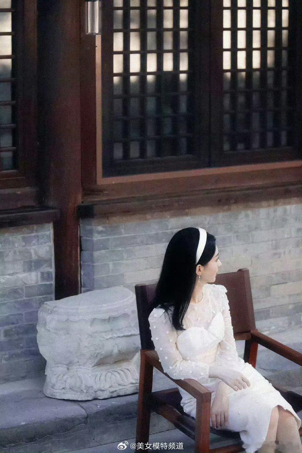 赵丽颖这组金杯图真的好温婉，好想去拍一套赵姐这样的写真啊[捂嘴哭][捂嘴哭][捂