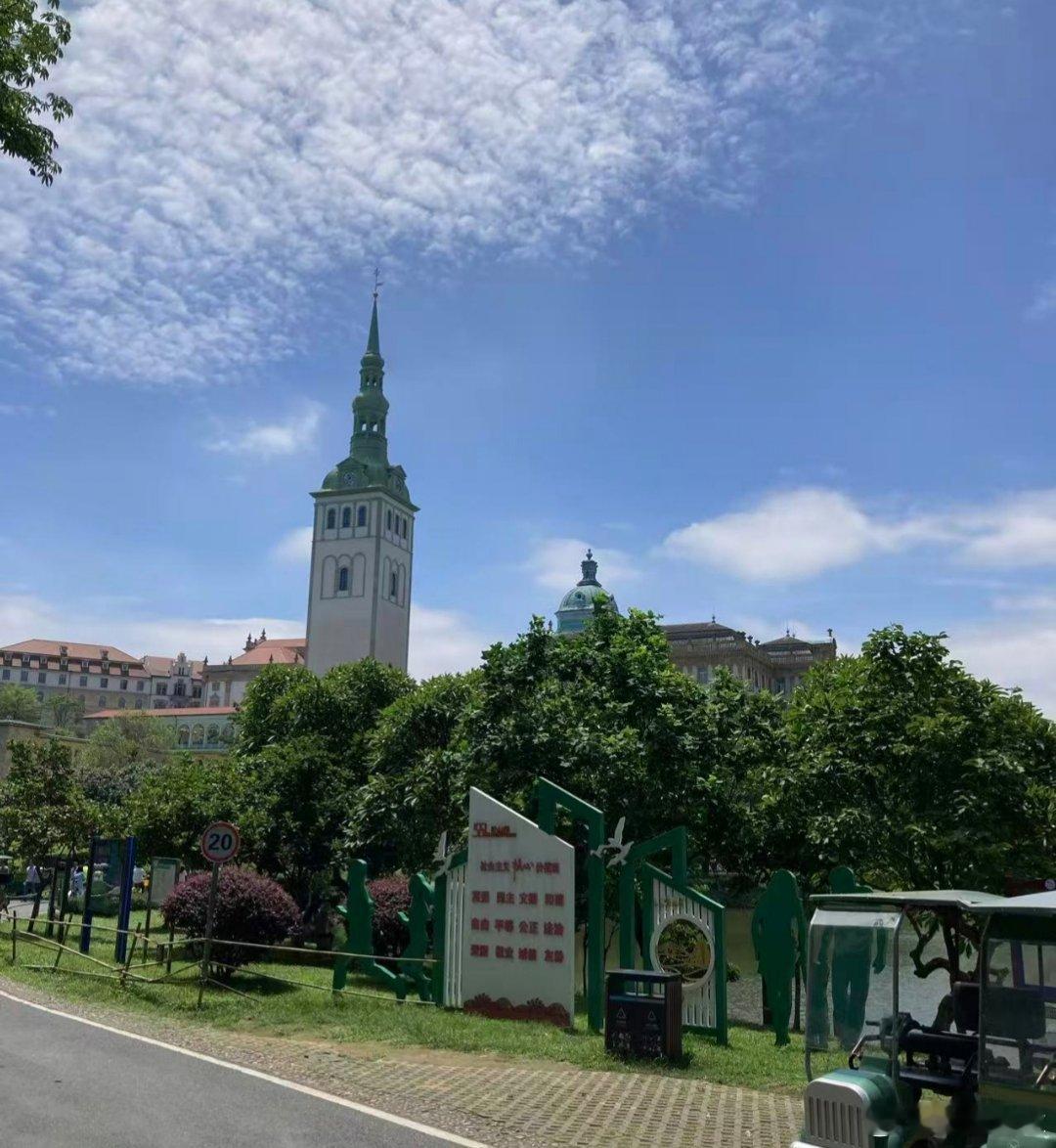 散散步，吹吹风，一路上的风景都很不错！  ​​​