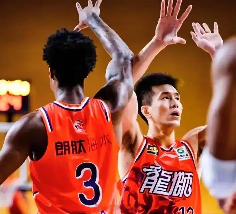 龙狮男篮vs天津男篮 郭艾伦迎来职业生涯重要里程碑，cba补赛广州主场胜天津，谁