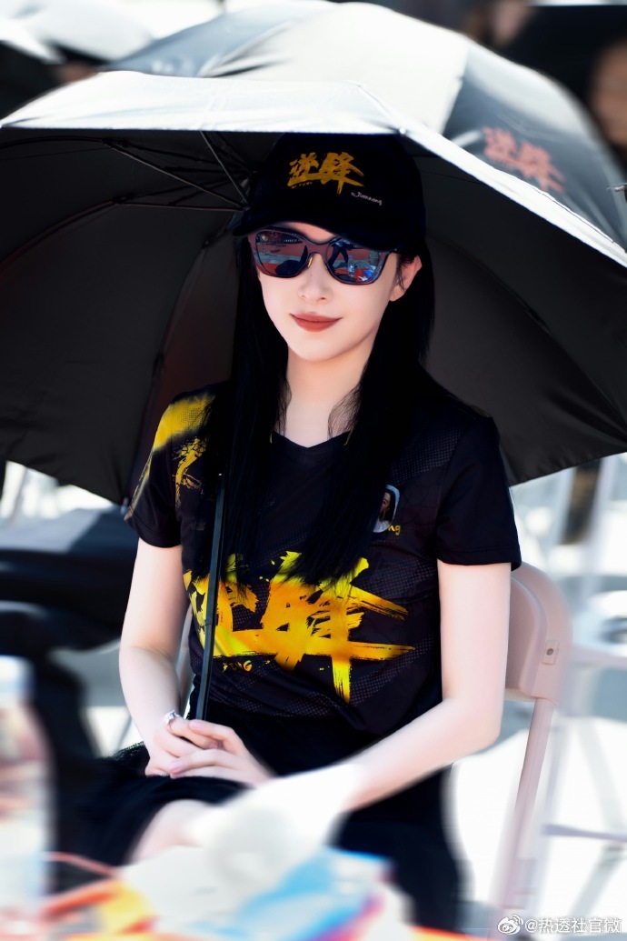 阚清子给粉丝送黄金  绝对就是超宠粉了吧，万万没有想到阚清子给粉丝送黄金，看到了