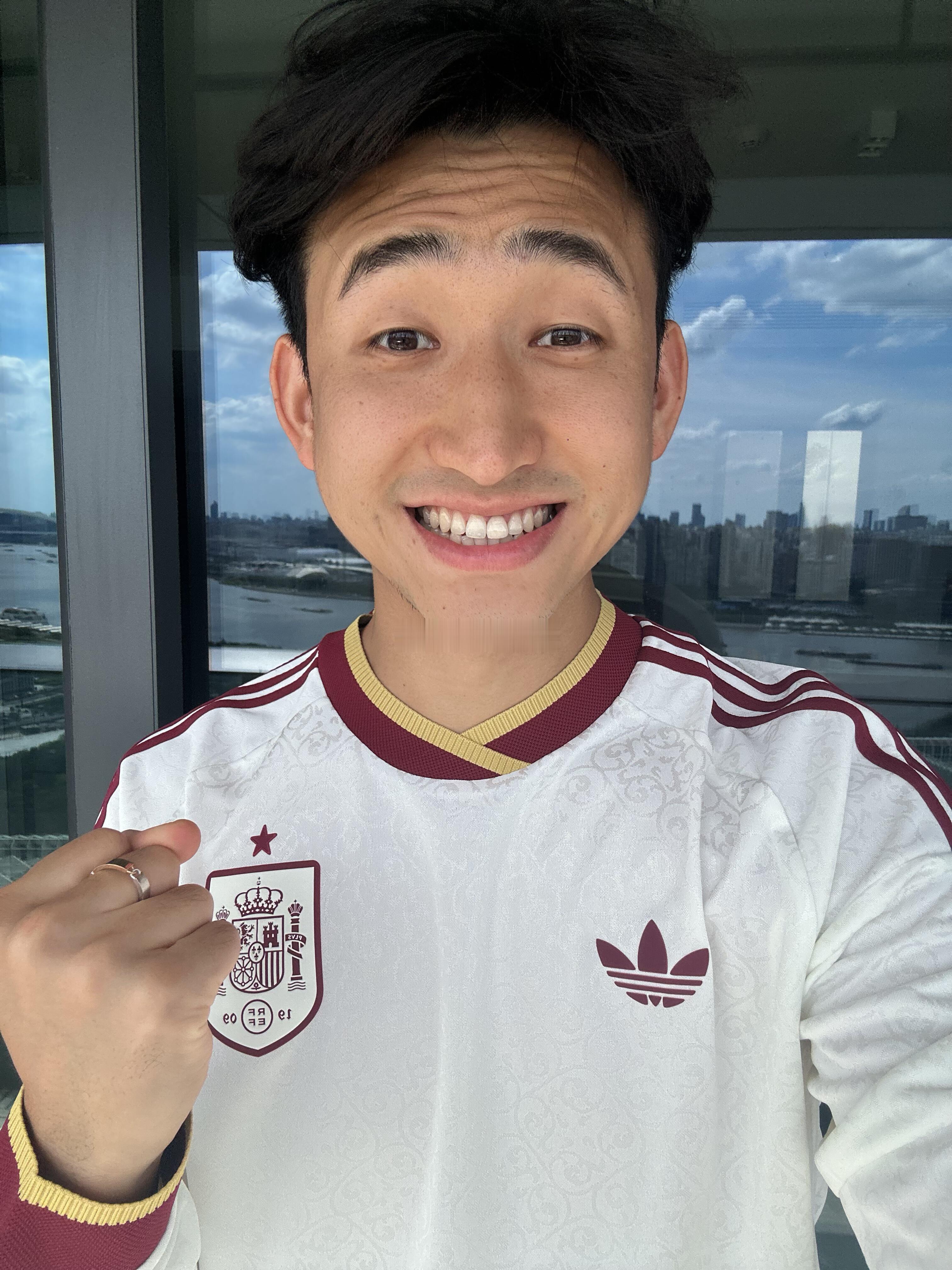 北京国安西班牙冠军 张源更新社交媒体：“➕1⭐️ 好像又回到了10年左右，绝对的