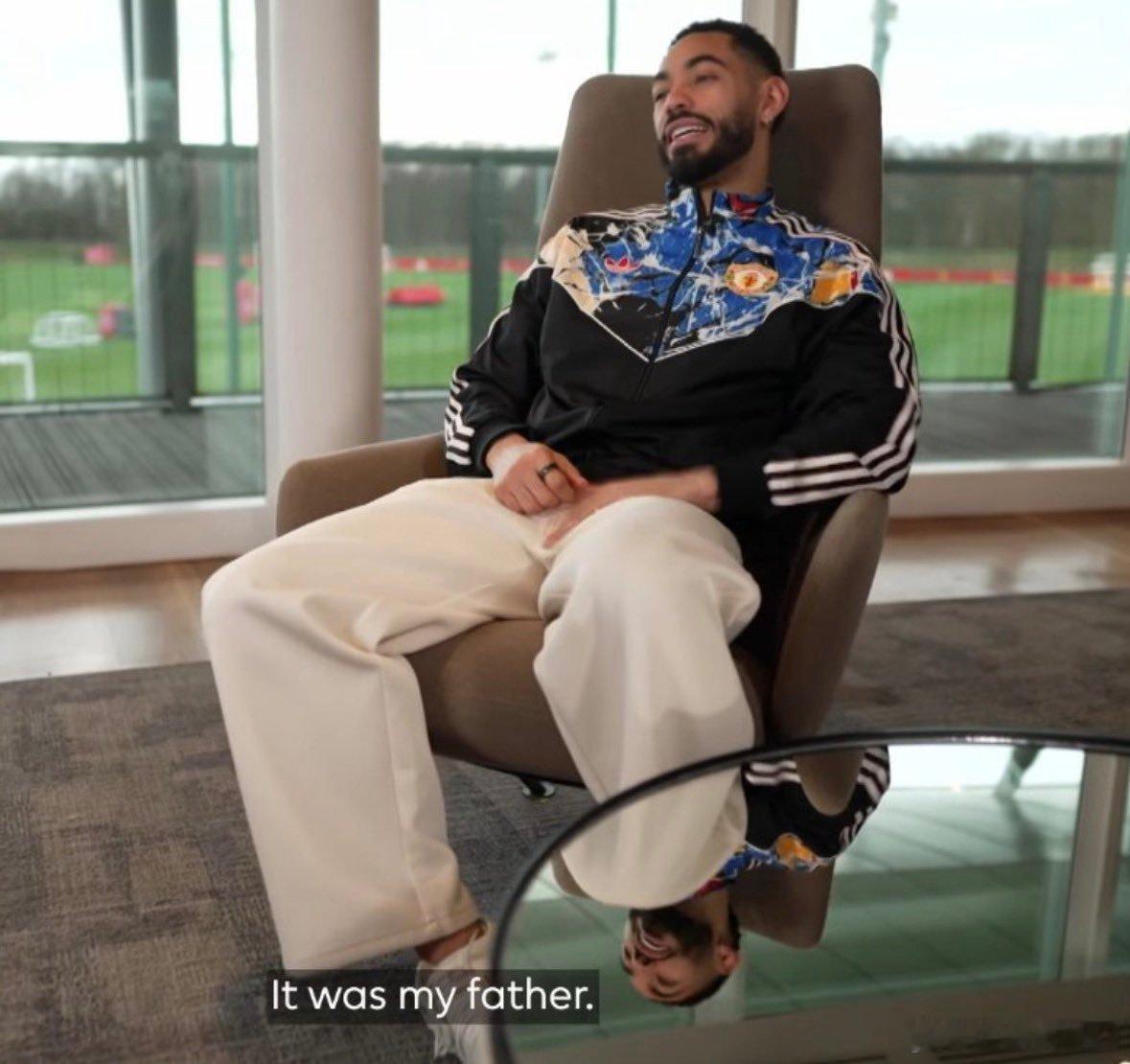 库尼亚谈及加盟曼联后第一个告知的人：是我父亲。我还记得我们以前常去奶奶家看英超。