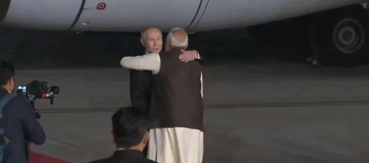 卫星通讯社消息，当地时间5日，俄罗斯总统普京宣布，在他率代表团访问印度期间，俄印