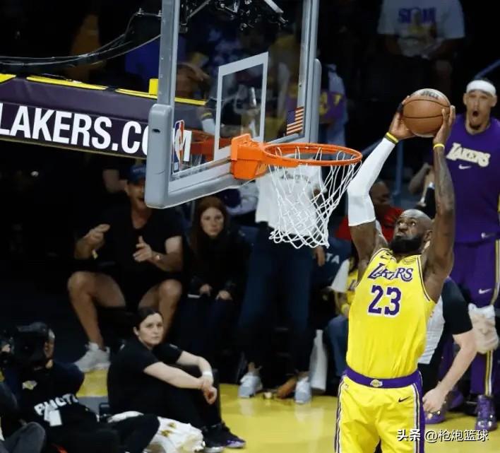 詹姆斯真低调啊

湖人120-101奇才，赛后詹姆斯接受采访时谈到了三双，他说：