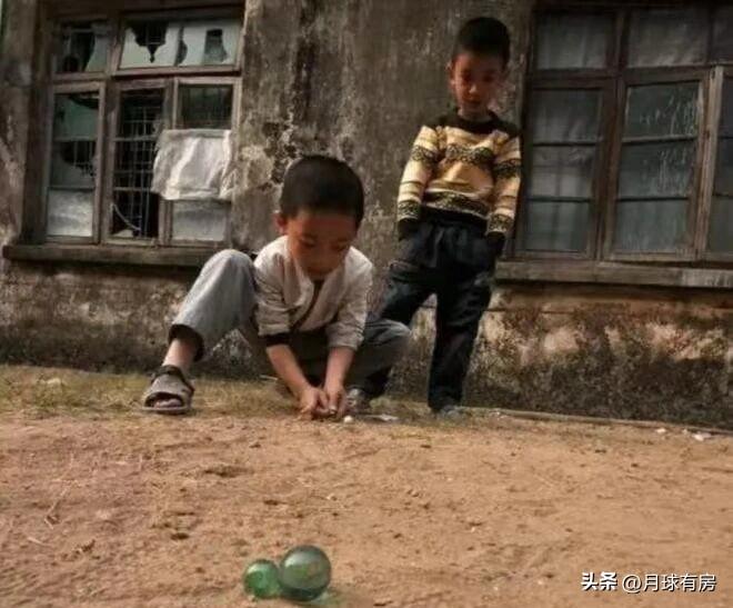 中国楼市早就过了闭眼买都能赚的年代，过去那种大水漫灌、全民上车的行情，一去不复返