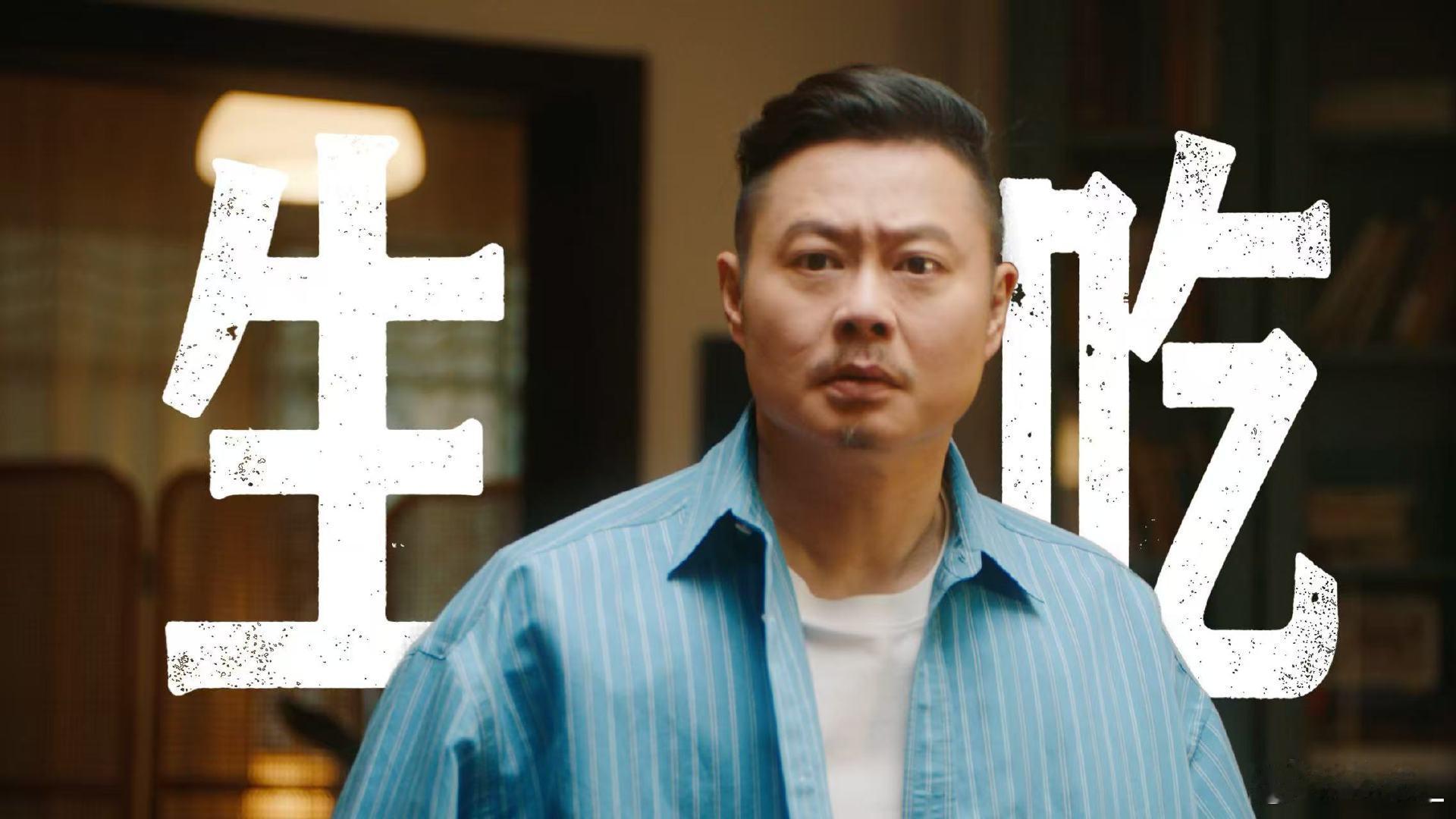 魏翔在踢一种很新的足球魏翔踢球的样子梦回西虹市首富客厅到卫生间来回穿梭踢球，场地
