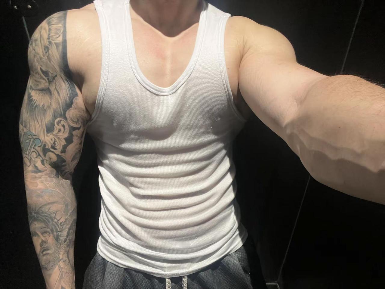 好吧。与纹身 肌肉背心 紋身 肌肉