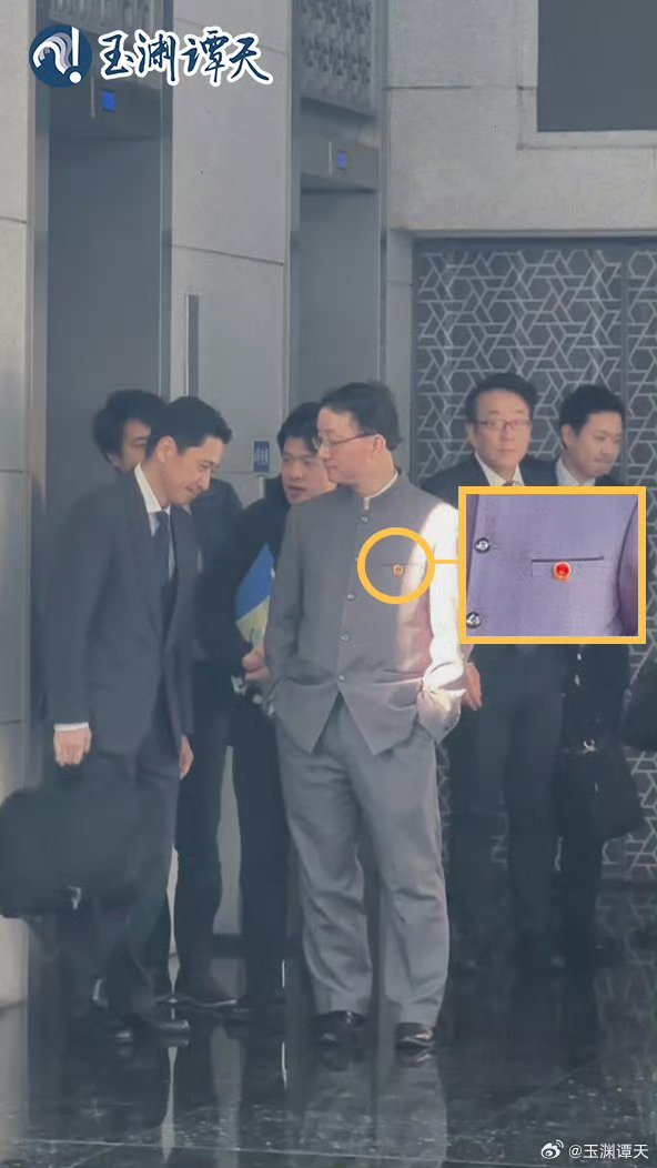 11月18日，外交部亚洲司司长刘劲松与日本外务省亚洲大洋洲局局长金井正彰会面。下