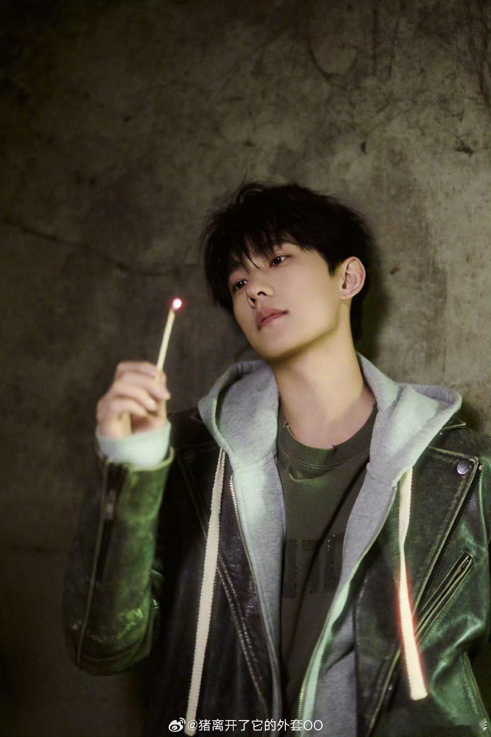 今夕是何年 杨洋这组照片不就是叶修本修帅的不知天地为何物了哥