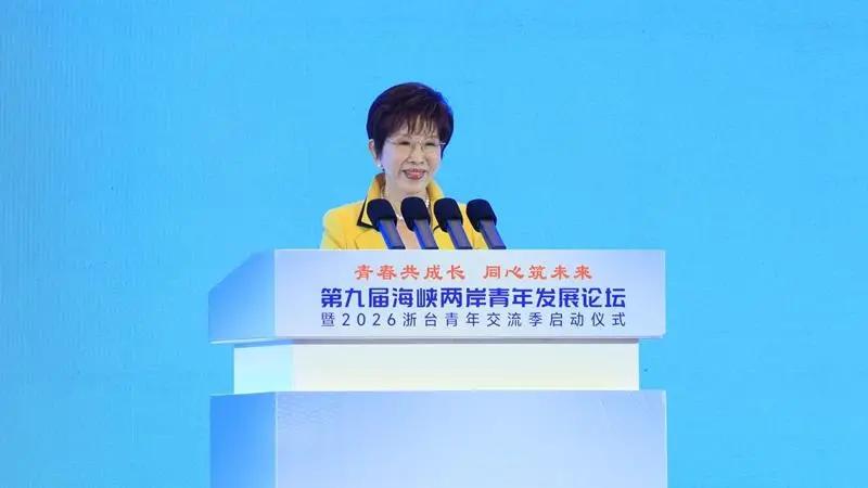 洪秀柱，又来了！

她站在台上，面对台下那么多青春的面孔，祖籍浙江余姚的她，动情