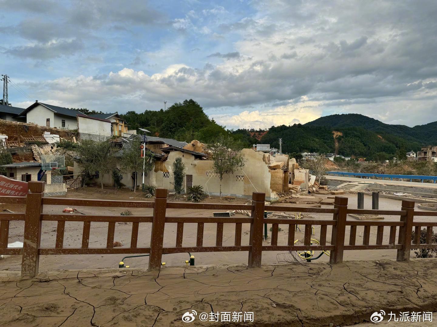 【广东#56岁大叔洪水中连救5人#：有人后来去世，对方家属没责怪仍感谢】6月21