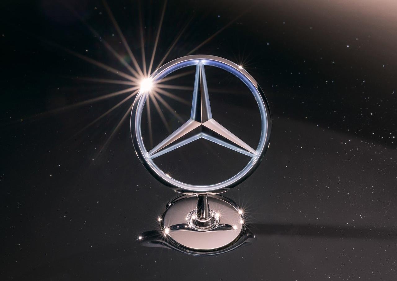 换手机壁纸了，新款奔驰S级在奔驰140年周年纪念上发布，不算全新换代，但亮点不少