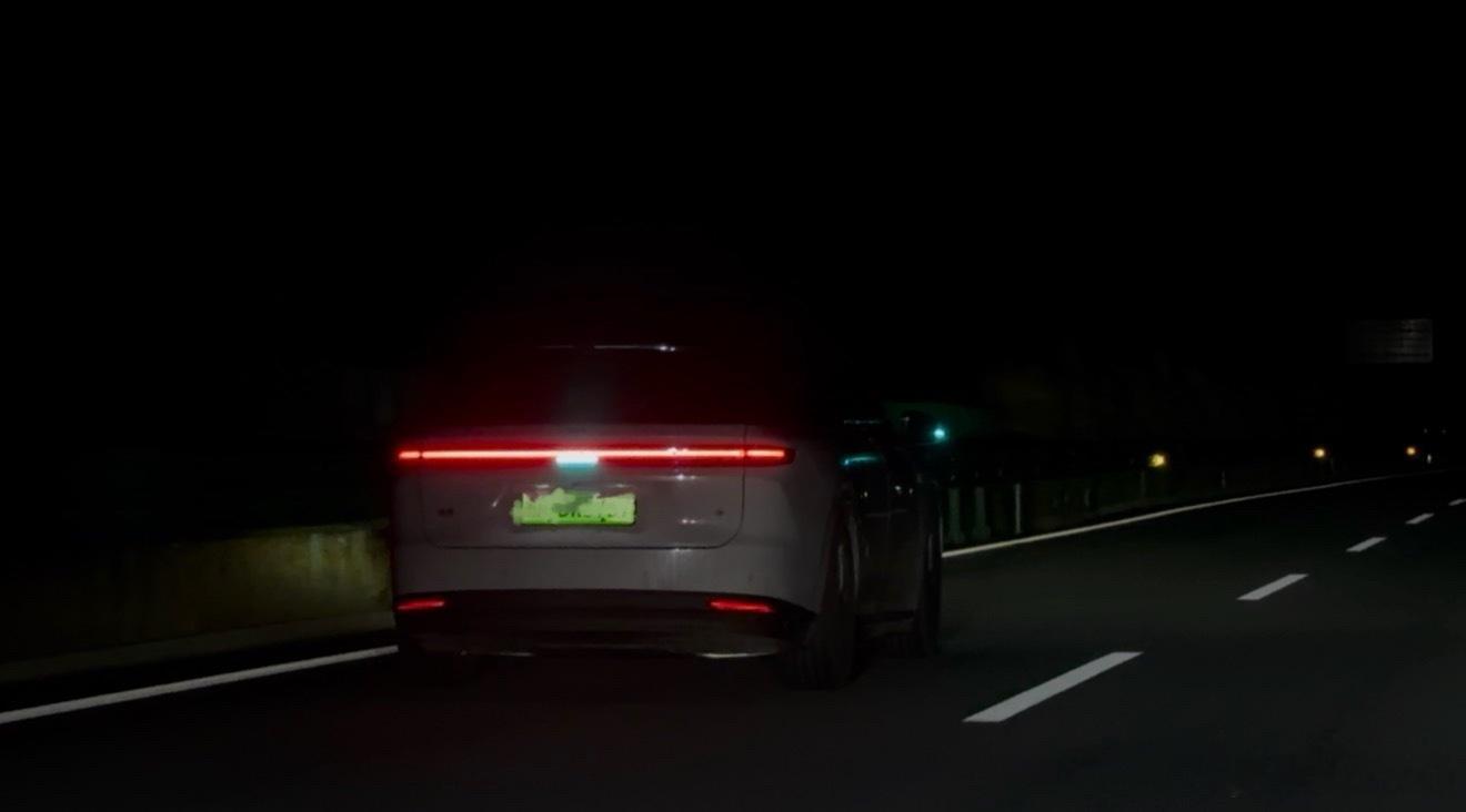 过年开理想i8真的爽，特别是高速5C超充，三辆车排队，一辆MEGA还剩9分钟开始