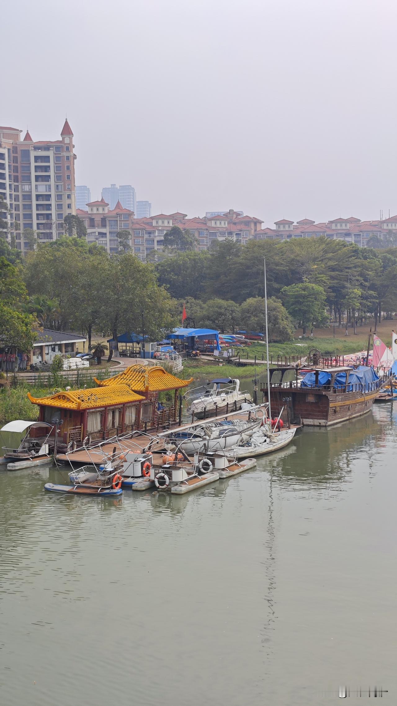 还记得 N 年前放在万达广场旁边蕉门河上的红船吗？当时不知道是什么个项目，只记得