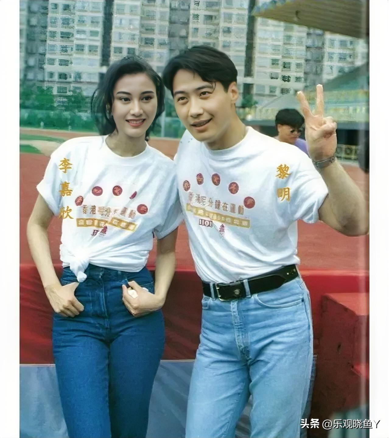这张照片记录下了李嘉欣和黎明1994年在香港的美好瞬间，那时李嘉欣24岁，美艳动