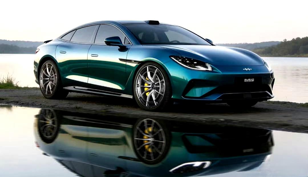 网友：还真别说，比亚迪方程豹的logo放在轿跑上也非常好看，你们觉得方程豹会出轿