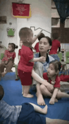 男人的好色果然是基因自带的，这小子未来可期呀
男人好色定律 好色的修养 男人怪癖