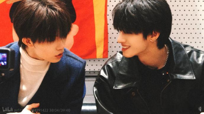 朱志鑫苏新皓双人游全站前三    朱志鑫和苏新皓的青岛旅行，短短三天便赢得了百万