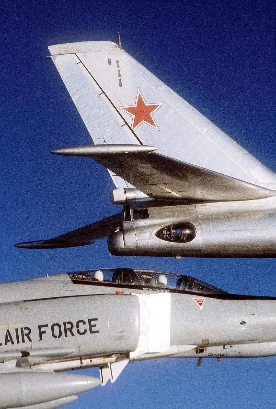 北大西洋上空的冷战对峙：F-4拦截Tu-95
1980年9月28日，一架美国空军