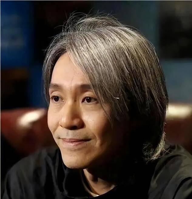 票房已经冲到8亿，周星驰直接要求全国影院换掉正在上映影片《功夫女足》的片源，不是
