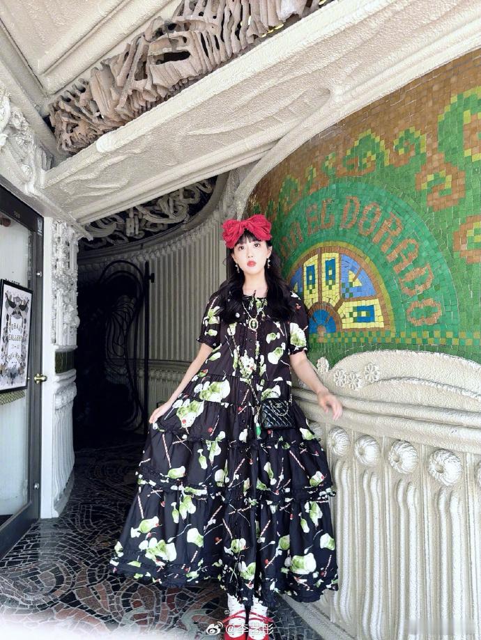 #你们李家人真的很懂粉丝# 李艺彤与粉同频爱如春风拂临。#李艺彤是懂怎么和粉丝双