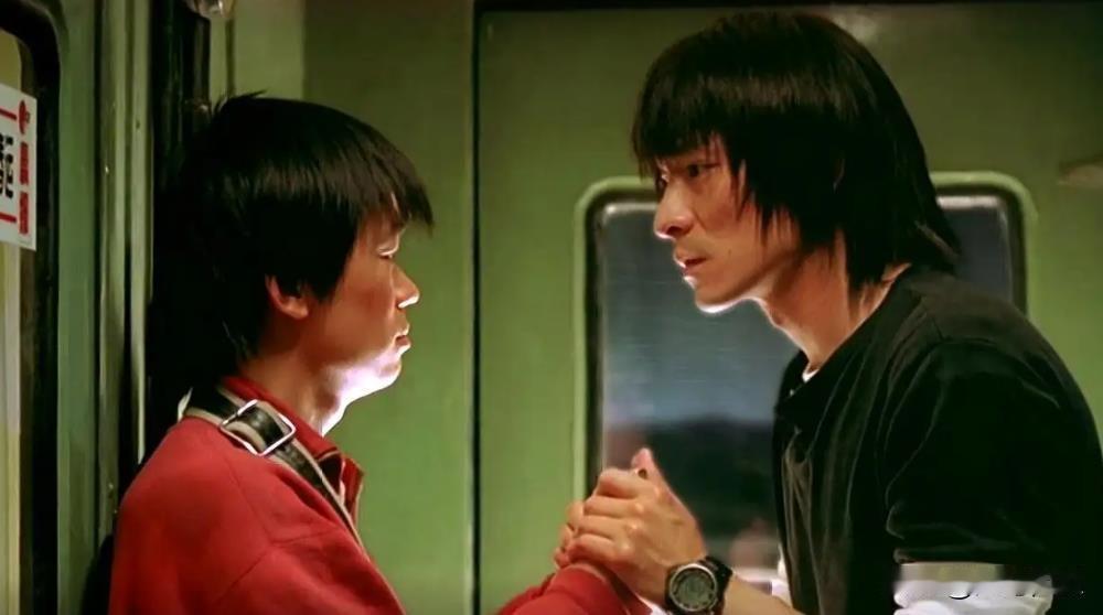 同样在《天下无贼》里演“傻子”，王宝强比范伟圈粉。“傻根”傻得天真可爱，傻到观众