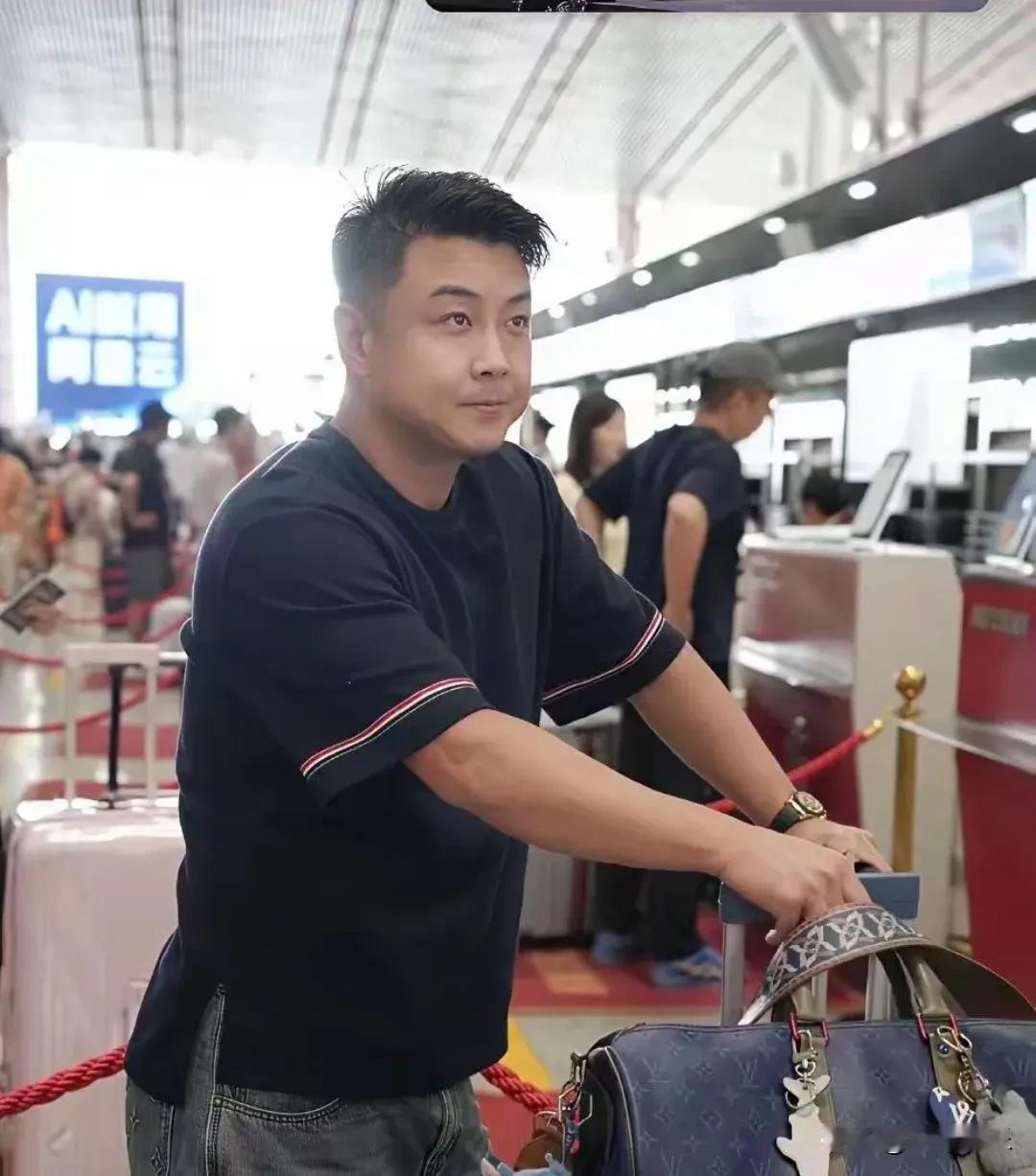 国乒出发瑞典！王曼昱领衔扛大旗，王皓全LV出征，林诗栋三线作战压力拉满！

8月