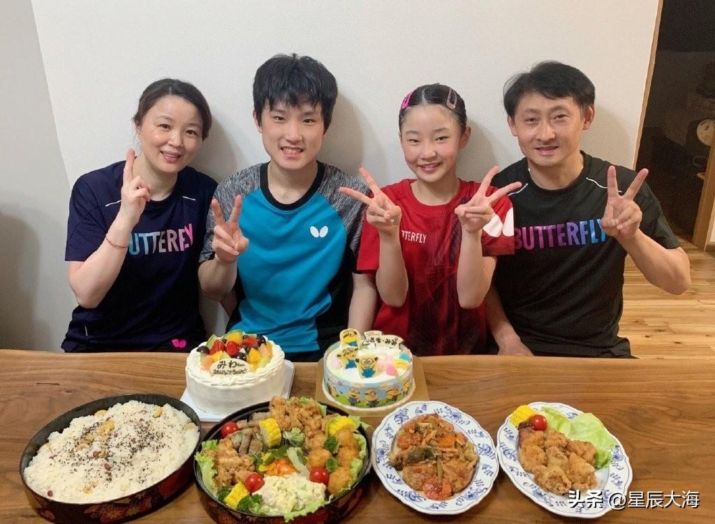 常年陪着儿女四处奔波参赛，收入不菲依旧辛苦奔波，看懂张本智和父母的苦心
 
不少