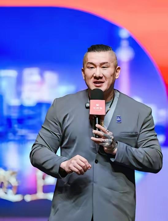 曾仕强先生的预言太准了！
​台湾会被意想不到的人带回来，现在看来，这个人出现了曾