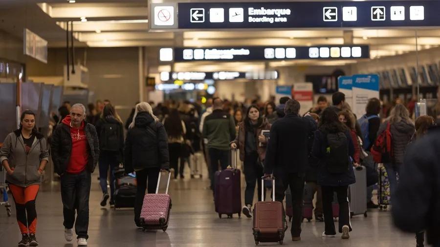 最近去欧洲的人，真的要被整懵了。

欧盟新上线的 EES 边境系统，直接把各大机