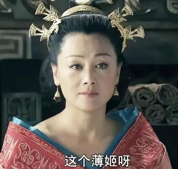 公元前195年，刘邦死了。

吕后当天就开始动手。

戚夫人——跟着刘邦打了半辈